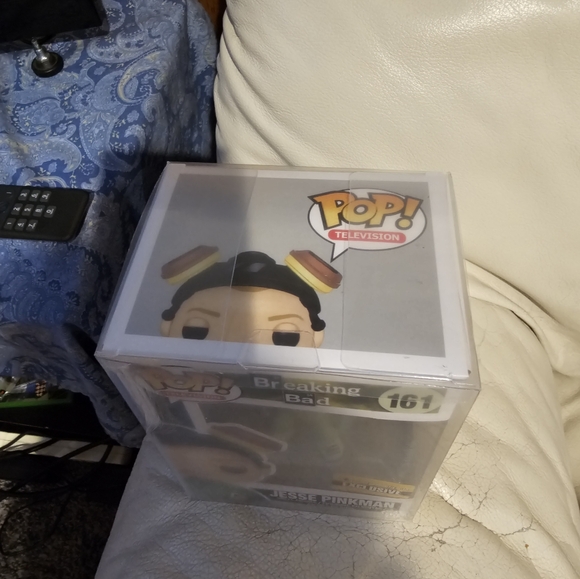 JESSE PINK IN GREEN LABSUIT FUNKO POP!(READ THE DESCRIPTION!) - Picture 2 of 10